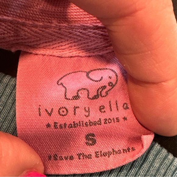 Ivory Ella T-Shirt Women's S Long Sleeve Crew Neck Graphic Logo Pink - Picture 3 of 3